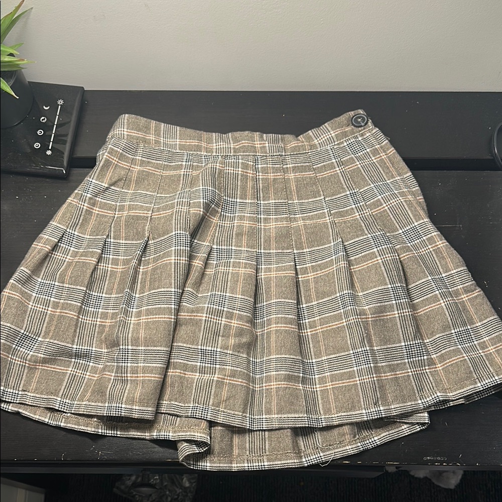 Plaid Pleated Skirt - Tan and White